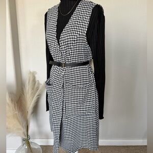 Black and White Houndstooth Sleeveless Vest